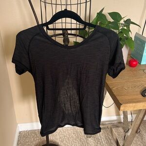 Reversible lulu lemon short sleeve dry fit top with tie back